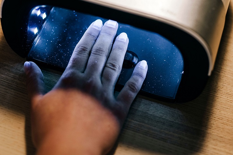 hands placed on a UV scanning device