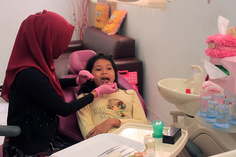 doctor checking tonsils of a kid