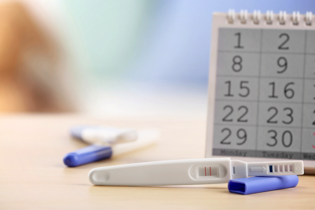 A calendar and pregnancy tests on a table